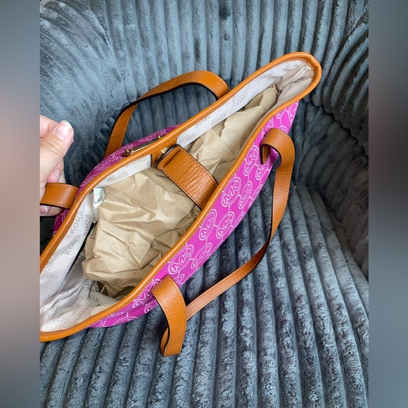 Michael Kors pink shoulder bag - Picture 3 of 11